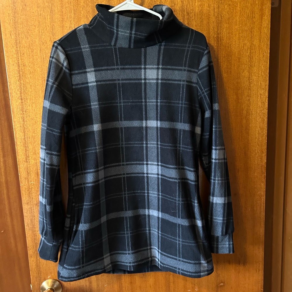 Flannel turtle neck plaid sweater with pockets